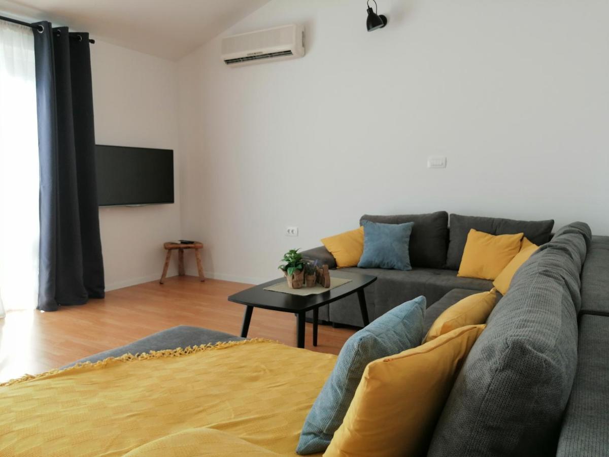 Apartment Near The Sea-Self Check-In Podstrana Esterno foto