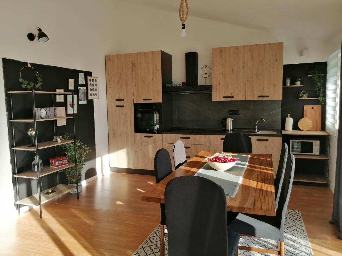 Apartment Near The Sea-Self Check-In Podstrana Esterno foto